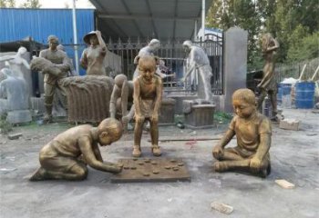 青铜下棋雕塑厂家，童趣主题，仿古抽象民俗雕塑